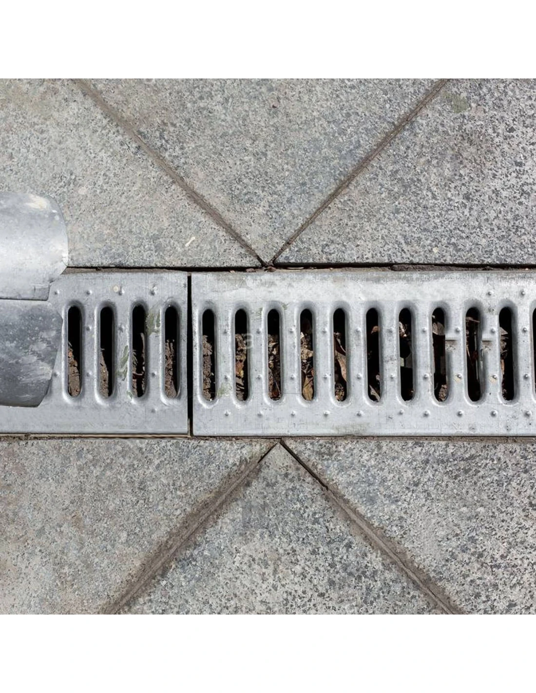 Griglia Scolo Acqua Piovana In Acciaio Zincato A15 100x13 Cm. 11 Griglia Scolo Acqua Piovana In Acciaio Zincato A15 100x13 Cm. - immagine 9